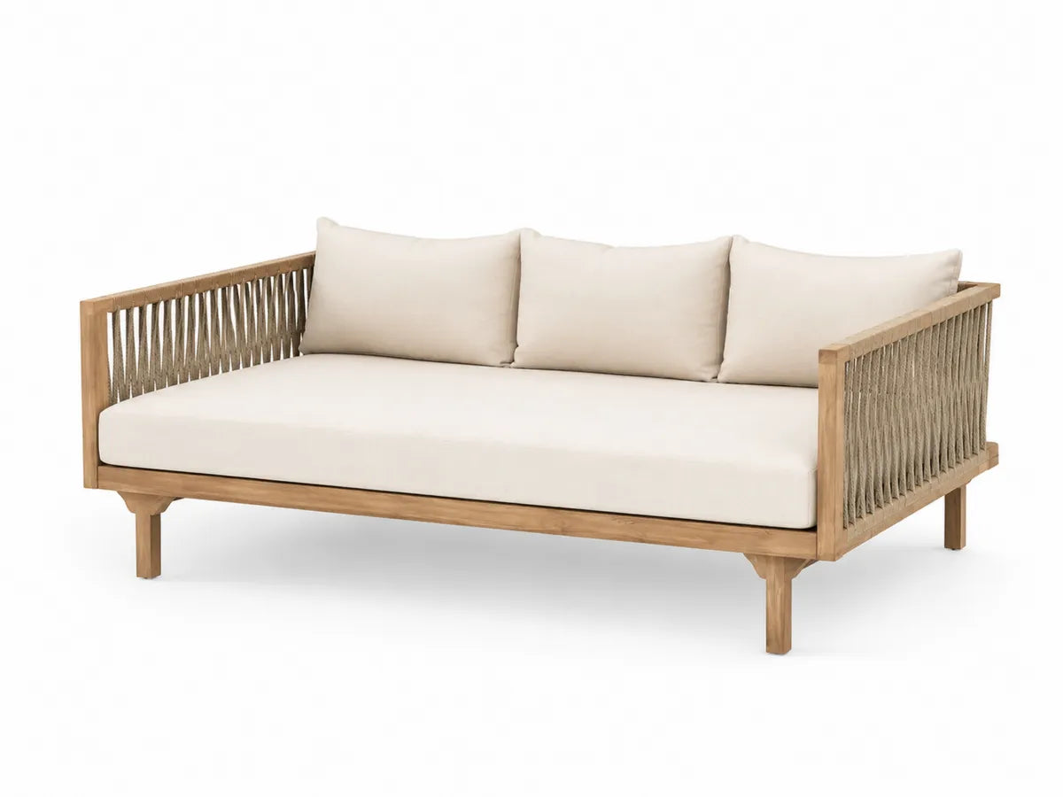 Drewniana sofa ogrodowa z poduszkami z pianki